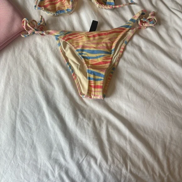 Triangle Striped/Zebra print Tie-Side Bikini Set in Pastel Multicolor Like New - Picture 6 of 13